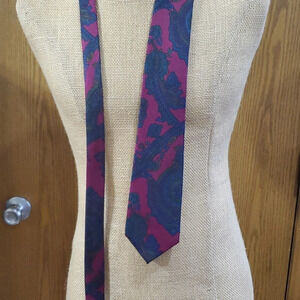 Burberry silk tie blue burgandy paisley